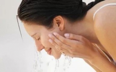 油性皮膚的類型有哪些？油性皮膚應(yīng)該如何護(hù)理？