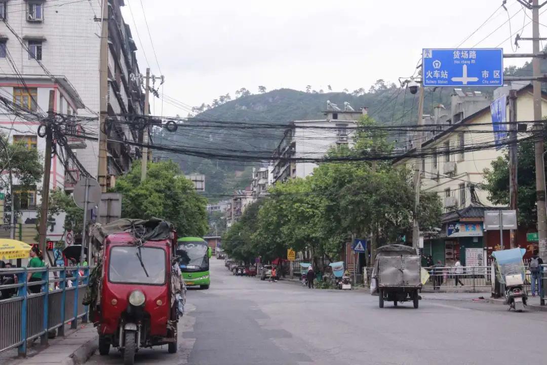 地?cái)偨?jīng)濟(jì)給旅游業(yè)帶來(lái)了什么影響？